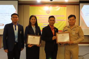 บโล่ประกาศเกียรติคุณสถานศึกษาต้นแบบในการดำเนินกิจกรรมกล้าทำดี “ปันรัก เฉลิมพระเกียรติ 2568”